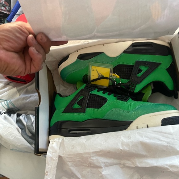 This is jordan 4 - Picture 3 of 8